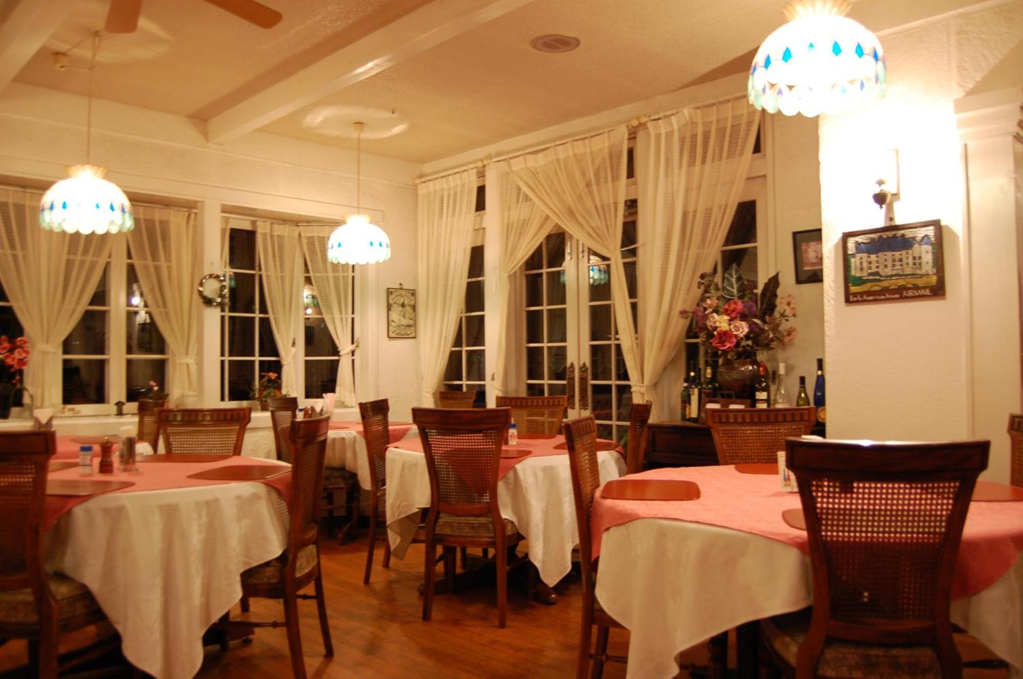 Petit Hotel And Restaurant Air Mail Hakuba Exterior photo