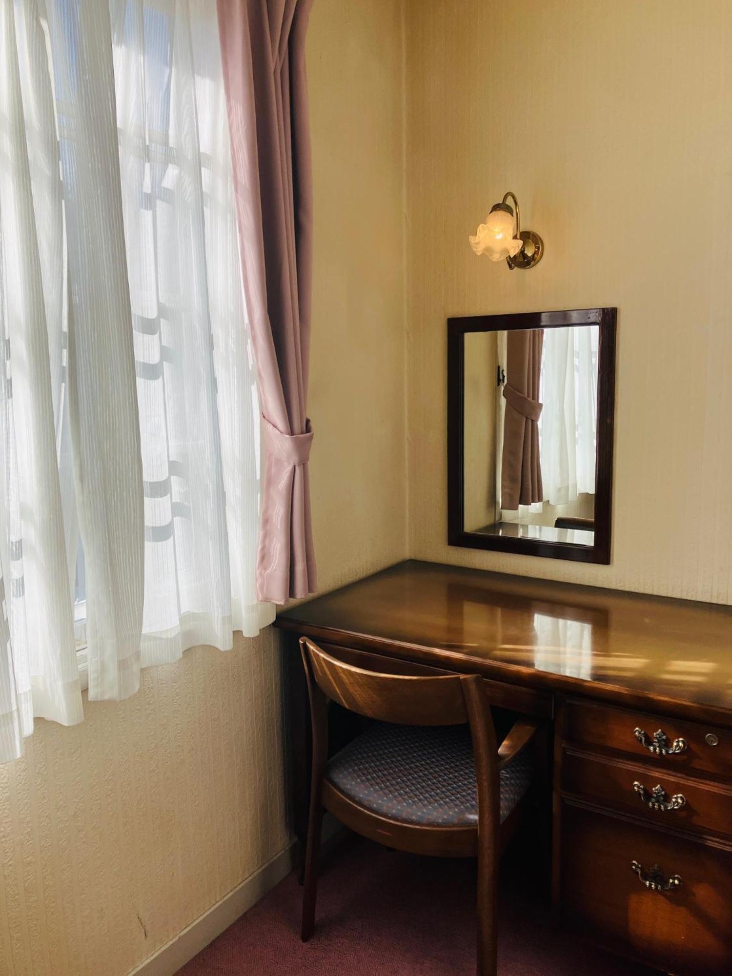 Petit Hotel And Restaurant Air Mail Hakuba Exterior photo